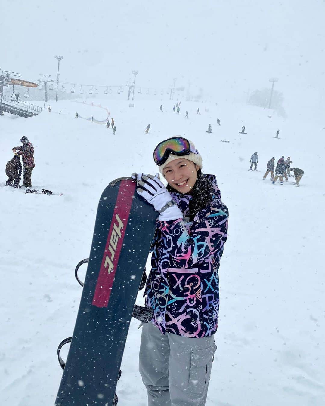 里彩のインスタグラム：「❄️⛷🏂🤍  ふわっふわの雪！！！ ウィンタースポーツ楽しい✨  #snow #snowboarding #snowsnowsnow #winterfun #wintersport #niigata #japan #ski #スノボ #スノボ女子 #石打丸山スキー場 #新潟」