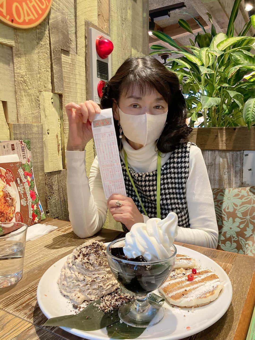 大津びわ子のインスタグラム：「近江国一宮「建部大社」への初詣、おみくじは、もちろん「大吉」🤗今年も、嬉しい始まり❣️」