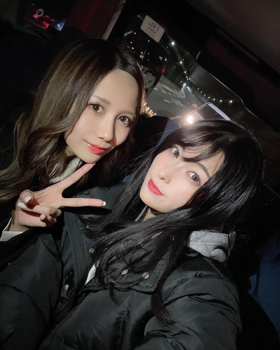 佐倉あきのインスタグラム：「ゆーりちんとの年始飲み会楽しすぎたー🥰❤️ 色々話しまくった1日だた😇✨  5L以上お酒飲んだら。。。もちろん二日酔い😎✝️ やっと回復したぞ🌈  #新年会  #ハイボール女子」