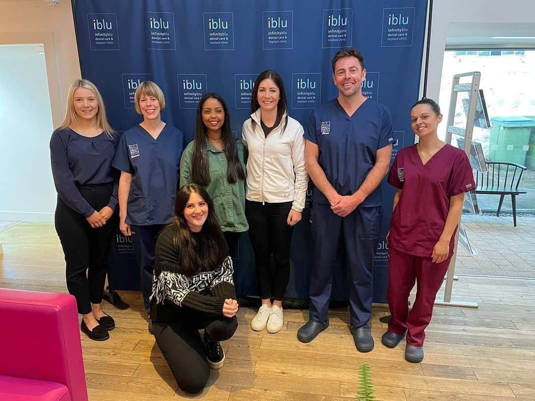 イブ・ミュアヘッドのインスタグラム：「Thanks to @evemuirhead for todays shooting …keep your eyes peeled 👀… coming soon 🔜💙 . . . . . . . .  #scotland #dentistinscotalnd #dentistinuk #scottishborders #centralscotland #dentalhealth #dentist #orthodontics #medical #implant #invisalign #dentistrylife  #dentalart #surgery #dentallife#smiledesign #implants #dentistlife #beauty #oralsurgery #odontolove」