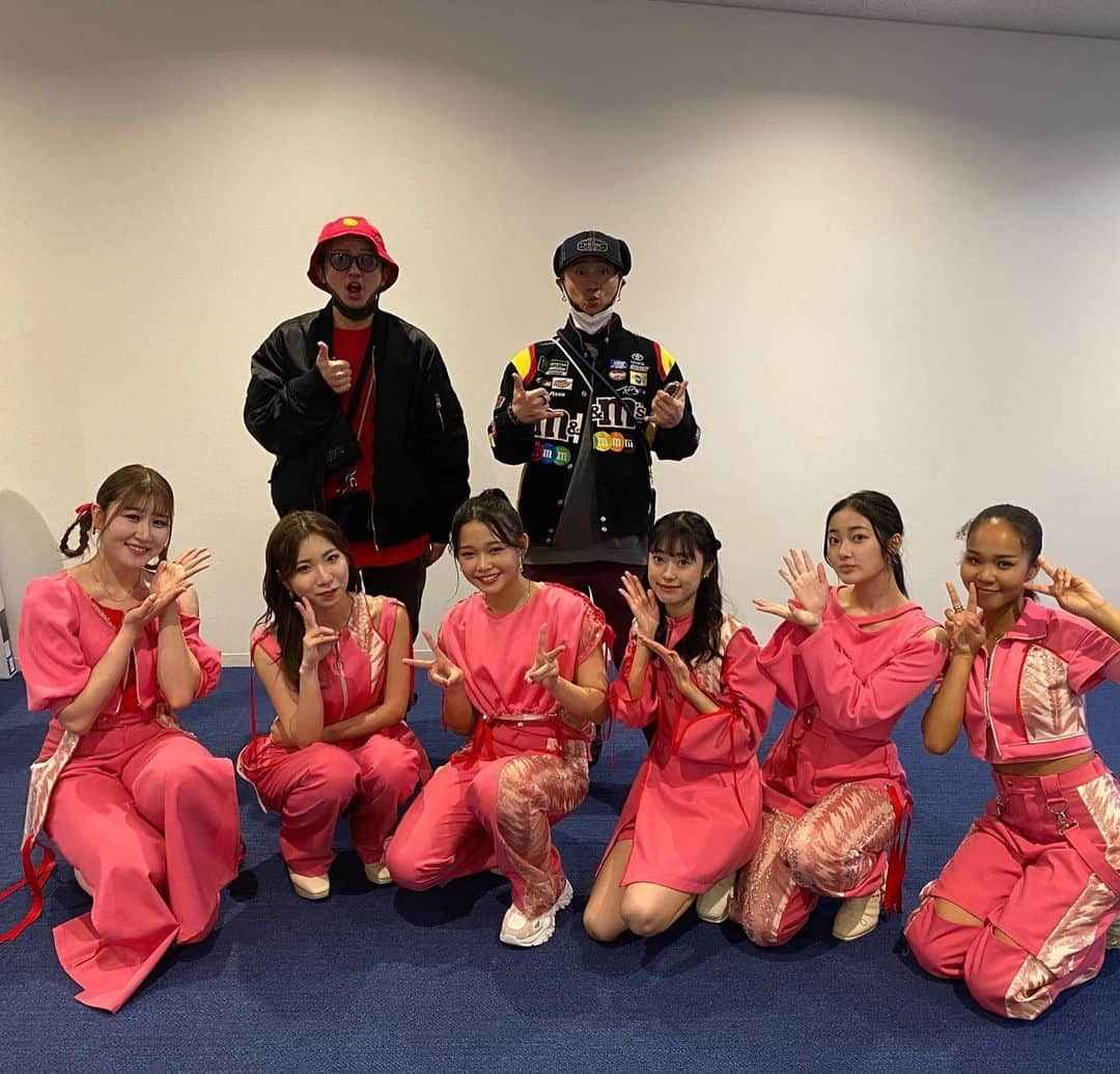 KIMI さんのインスタグラム写真 - (KIMI Instagram)「1月7日  「Little Glee Monster Live Tour 2023  　Join Us!」 　 念願の✨ リトグリさんLIVE✨ ステキなハーモニー✨ ときにパワフルに✨ 魂を感じました✨  ISSA兄さんと、 ガオラー入り🫶✨  ありがとうございました‼️ とっても元気もらえました💪  @lgm_karen_official  @lgm_mayu_official  @lgm_asahi_official  @lgm_yumi_official  @lgm_miyou_official  @lgm_mika_official   👏👏👏👏👏👏  #littlegleemonster  #ポジティブエンジョイハッピー #のレベルが上がった」1月8日 22時10分 - kimi_da_pump