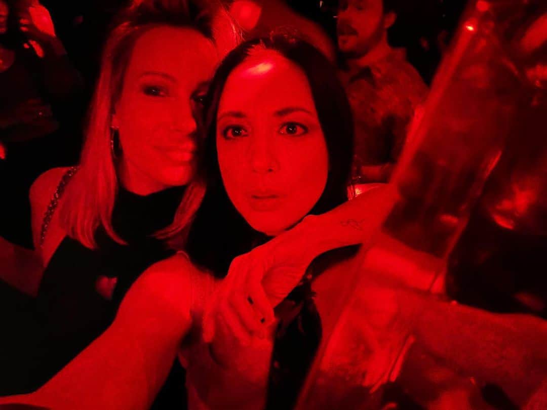 ミシェル・ブランチのインスタグラム：「London 🕺🏻🪩」