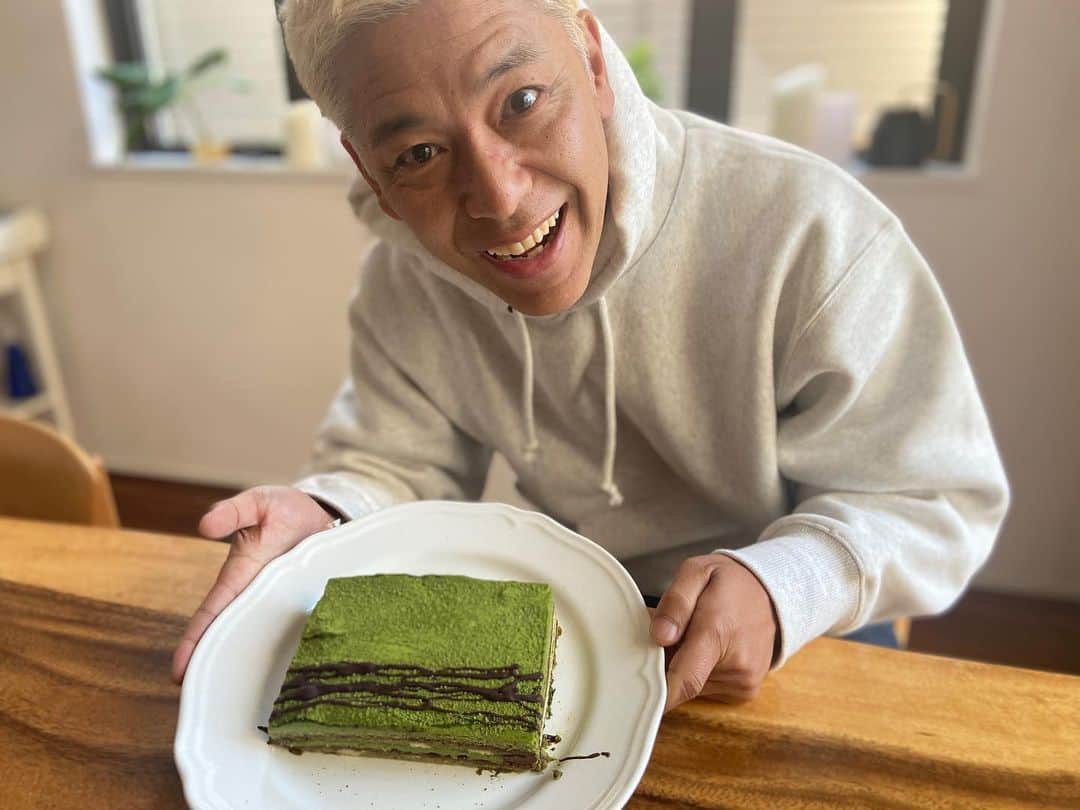 田村亮のインスタグラム：「51歳になりました。 妻ではなく、次男が 作ったケーキ。 嬉しい。 しかし、何故、手作り？の気持ちも大きい。  #ロンブー亮  #次男は中3 #長男が帰ってくるまでは #食べてはいけない #食すタイミングはコチラにはない #誕生日ケーキ  #須田亜香里 #にInstagramを更新しなさい！と言われてます。」