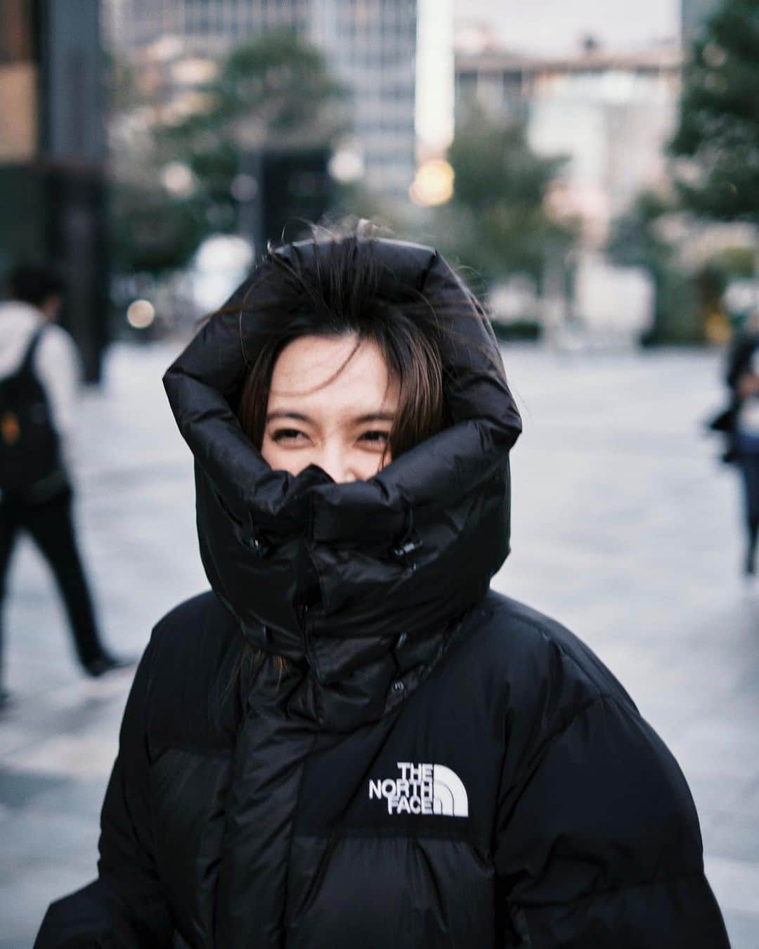 樋井明日香 のインスタグラム：「また1歳年とったどー❣️😎 ほぼ厄年の30代🙄 全然悪い気してません😚❤️ 今年も面白いことにたくさん出会えるように毎日勉強と努力を怠らず頑張ろ。 そろそろ3日坊主卒業したい👩‍🦲 そしてお風呂に入ってたらそっと何も言わずタオルを置いてくれてるママみたいに 当たり前のように人に優しさを与えれる人間になりたいな😌❤️ 思いやりをもって過ごします。 出会ってくれてるみなさん、応援してくれてるみなさん、これから出会うみなさんもありがとう、よろしくお願いします😍」