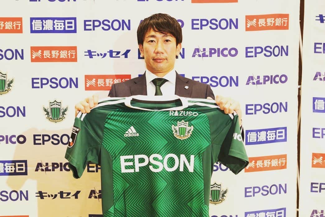渡邉千真のインスタグラム：「. 松本山雅FC 背番号49番です！ . #松本山雅fc  #記者会見  #onesou1  #渡邉千真」