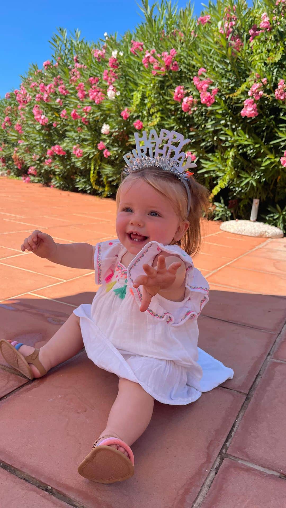 のインスタグラム：「Lennons first year of life, part II. [6mo-1yrs, and turning 1 in Sicily Italy!!!!) 👑💕🥰」