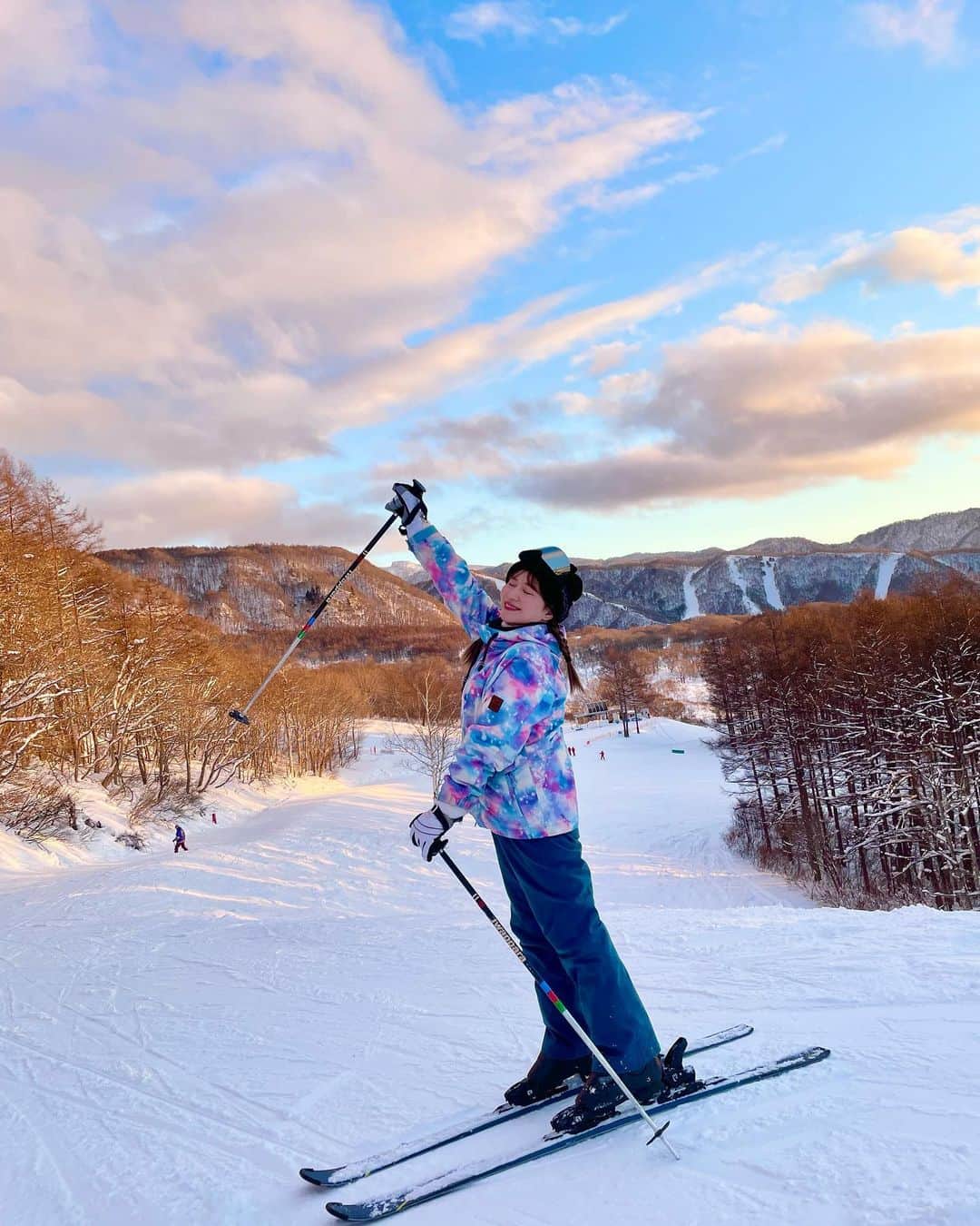 河西智美さんのインスタグラム写真 - (河西智美Instagram)「20年ぶりにスキー⛷した！！  みなさんはお正月何して過ごしましたか？？🎍✨」1月8日 16時43分 - chiyu3u