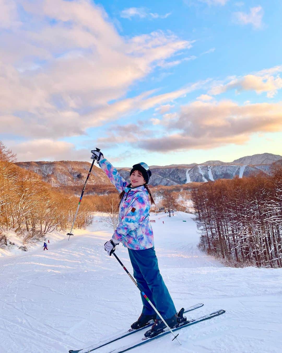 河西智美さんのインスタグラム写真 - (河西智美Instagram)「20年ぶりにスキー⛷した！！  みなさんはお正月何して過ごしましたか？？🎍✨」1月8日 16時43分 - chiyu3u