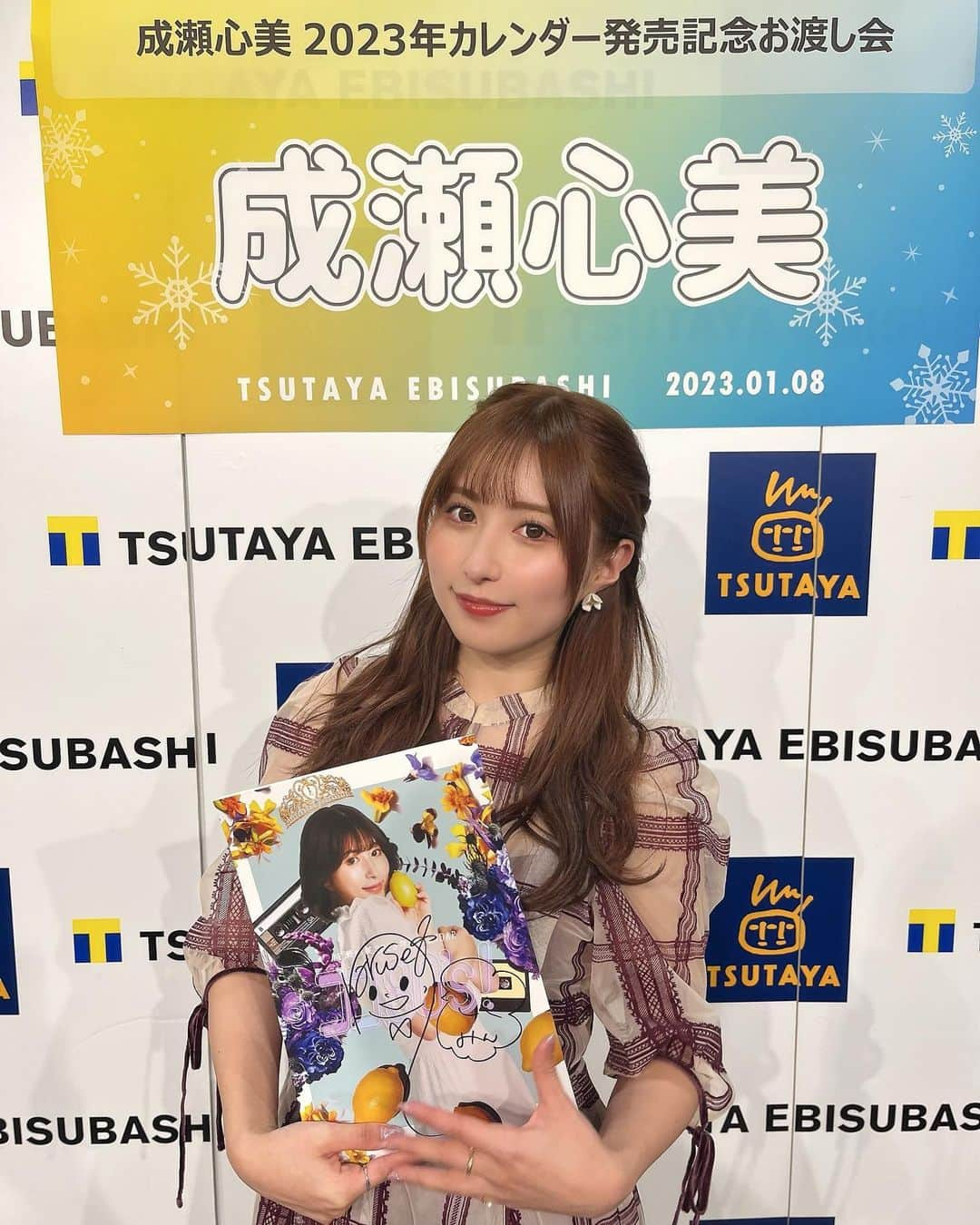 成瀬心美さんのインスタグラム写真 - (成瀬心美Instagram)「🐙 カレンダーお渡し会イベント in大阪 終わりましたー✨  来てくださった皆さま ありがとうございました🥰 楽しかったー💫 新年初イベントで 緊張しました💦 久々の大阪はやっぱりいいね！ 見たかった顔や  初め ...