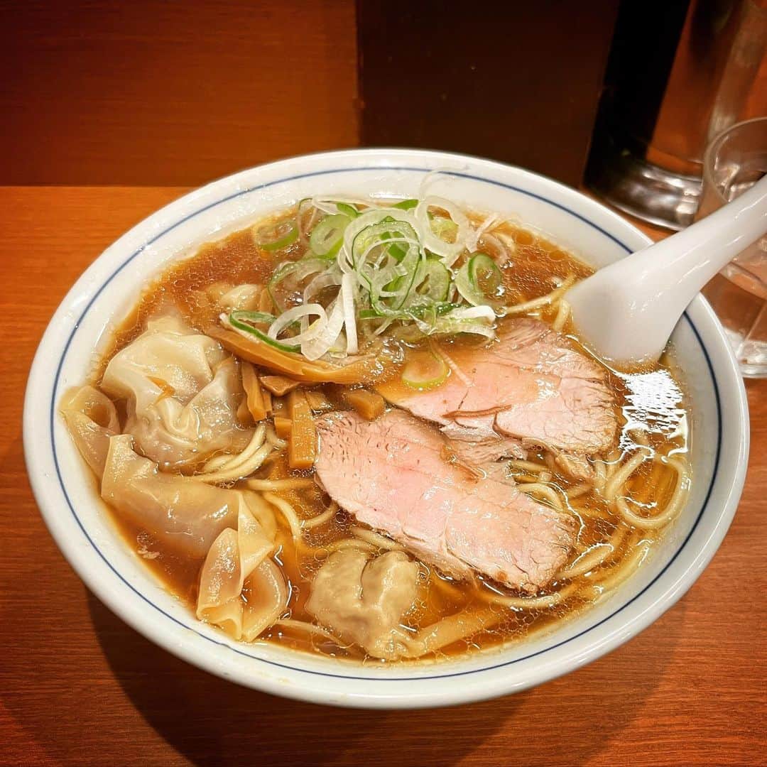 渡辺祐のインスタグラム：「新年麺参拝、つか三杯。銀座「共楽」神田神保町「さぼうる2」浅草「並木藪蕎麦」 #ワンタンメン #ナポリタン #天ざるそば #ItsMensMensMensWorld」