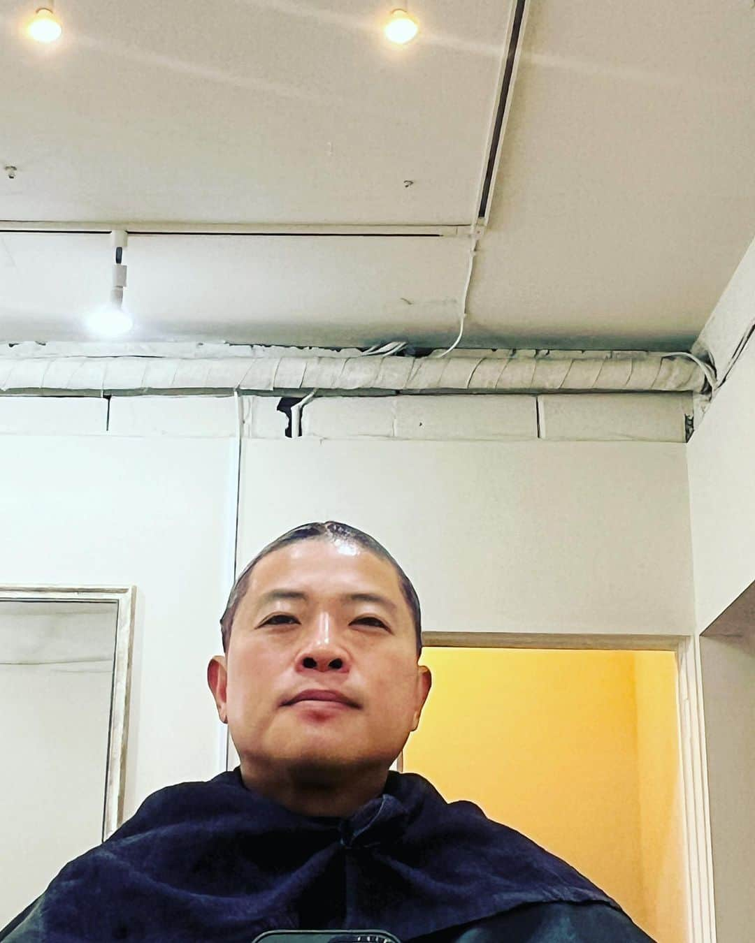 栗原心平さんのインスタグラム写真 - (栗原心平Instagram)「今年のニューヘアー。 三揃いのスーツが似合うな。 #栗原心平 #shimpeikurihara #髪型 #貴族 #センター分け #染めてるだけ　#うそうそ」1月8日 17時18分 - shimpei_kurihara