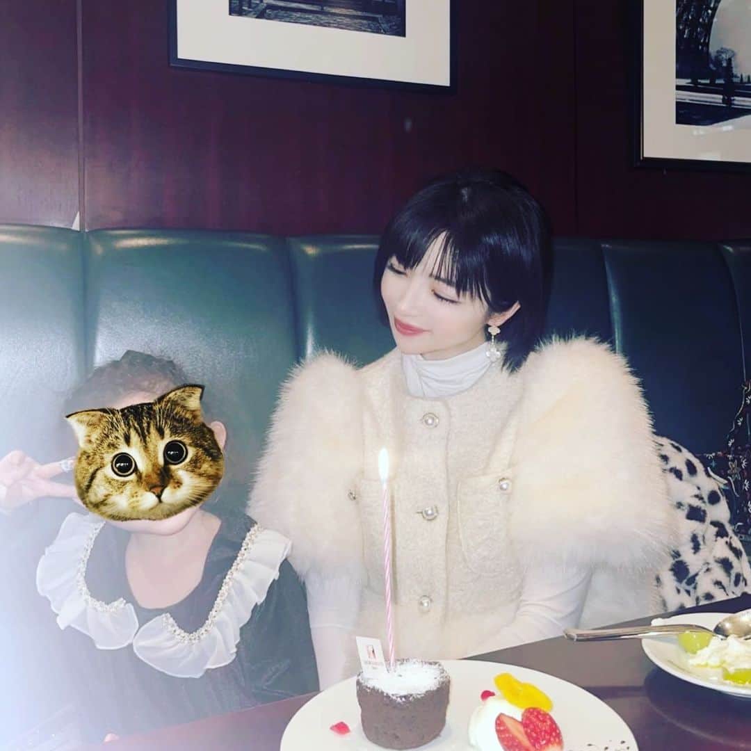 森下悠里のインスタグラム：「@starlabelofficialshop 問い合わせ殺到したこちらのジャケットも発売してます🤍🤍  エコファージャケット🤍 まだまだ寒い日が続くので是非是非 checkしてね✨✨」