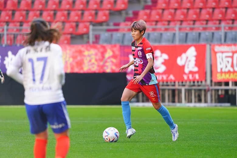 三宅史織のインスタグラム：「. みんなで掴んだ勝ち点3🦁🔴  ゴールが決まった瞬間のノエスタの盛り上がりが凄かった。最高でした。  勝ちながら修正していこう！  今日もたくさんの応援ありがとうございました！  #weリーグ #inac神戸レオネッサ」