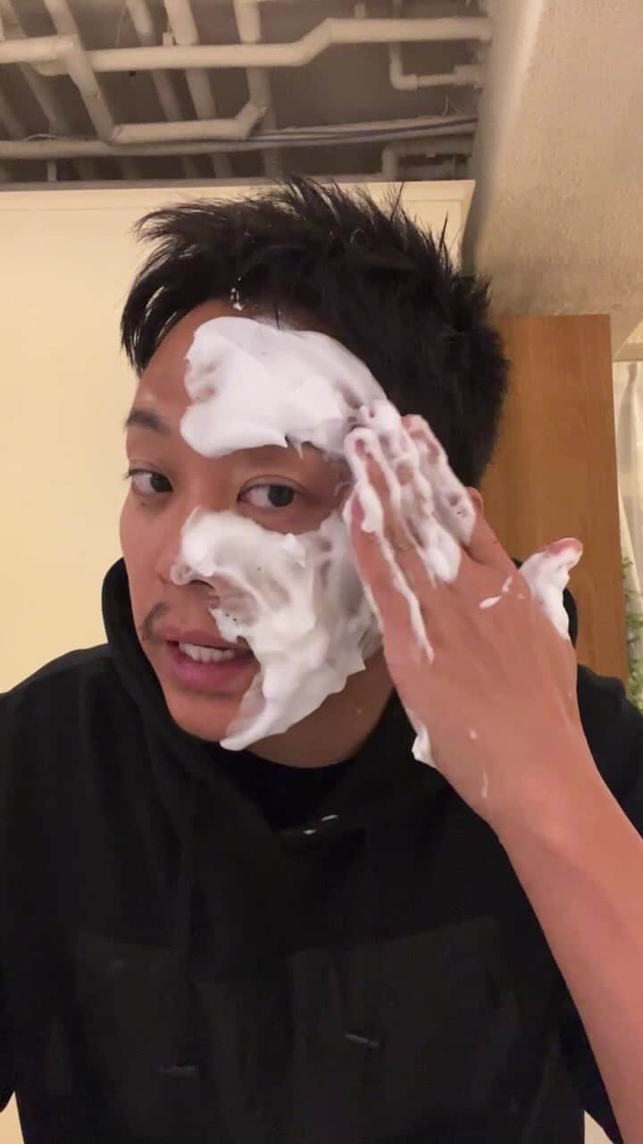 角森脩平のインスタグラム：「小顔洗顔のインスタLIVE #小顔洗顔#カドモリ#KADOMORI#洗顔」