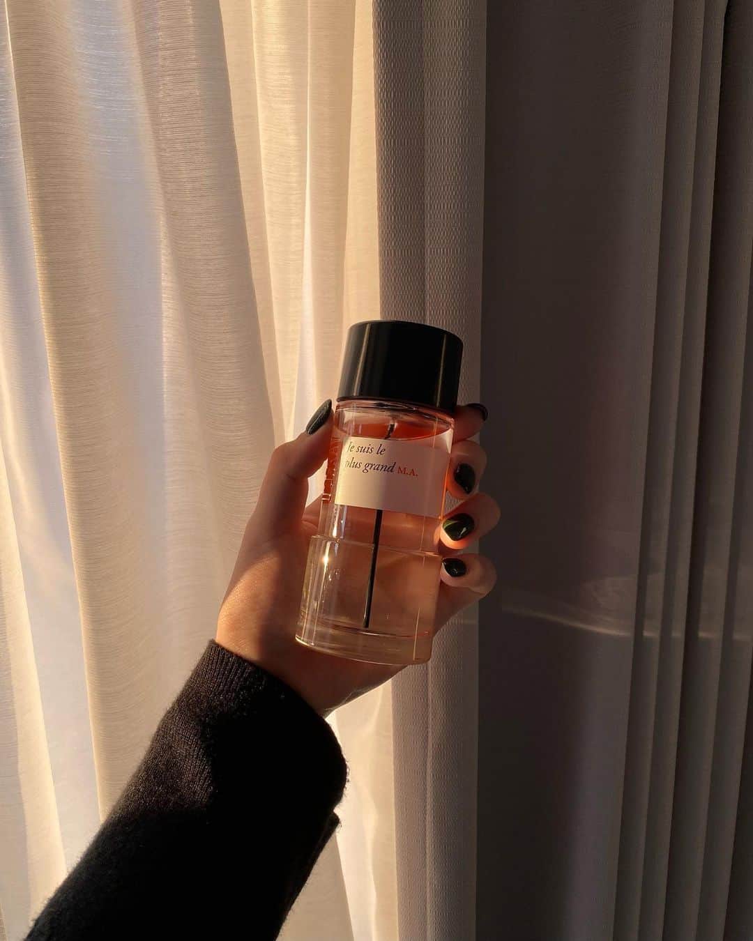 水上京香さんのインスタグラム写真 - (水上京香Instagram)「⁡ 香水が苦手だった私が、 初めて香水を使い始めてから、もうすぐ2年🏺✨  " 京ちゃんの香り！" って言われることもあって、 そんな風に覚えられるの、なんか良いなぁ〜〜って思う🎁🫶🏻」1月8日 19時47分 - kyokaminakami_official
