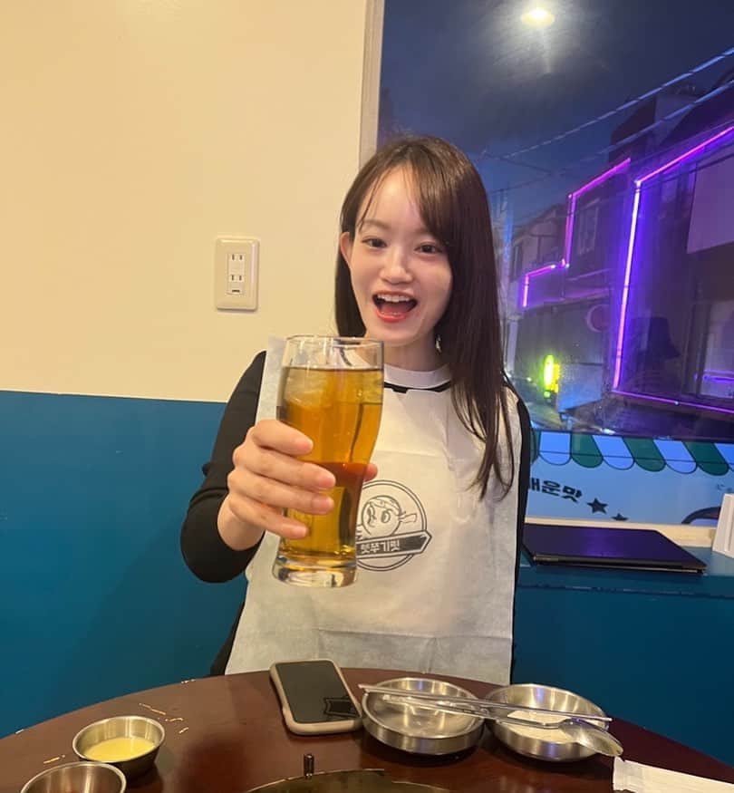夏目志乃のインスタグラム：「こんなノリでも いつもウーロン茶✌️」