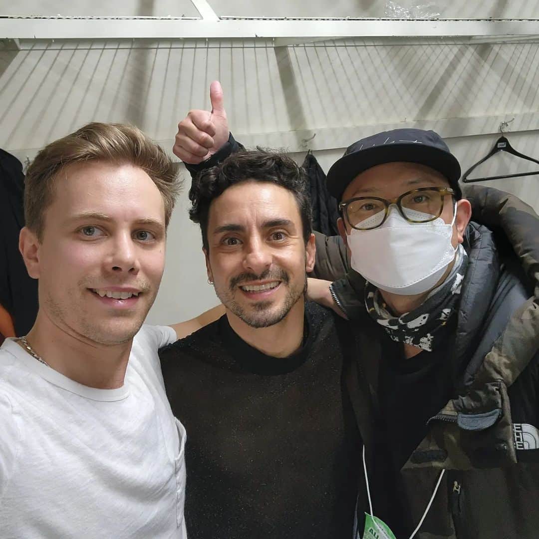 ミハル・ブジェジナのインスタグラム：「Thank you so much for having me @ice_explosion_official_account this was amazing surprise and amazing show!! Here is a little photo dump from our last show #iceexplosion2023 #daisuketakahashi #kanamuramoto #kenjimiyamoto」