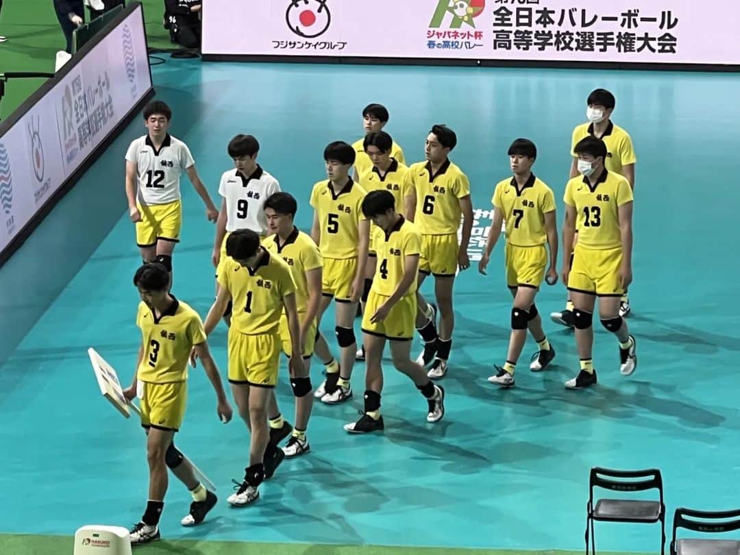 TBSバレブーさんのインスタグラム写真 - (TBSバレブーInstagram)「. #春高バレー 最終日🏐 男子決勝は #鎮西 (熊本) vs #駿台学園 (東京)🔥  フルセットまでもつれる大激戦の末、駿台学園が逆転で6年ぶり2度目の優勝を果たしました🏆  惜しくも敗れた鎮西は2年連続の準優勝🥈  両選手のみなさん感動をそして、たくさんの興奮をありがとうございました😭本当にお疲れ様でした！！」1月8日 20時24分 - tbs.volleyboo