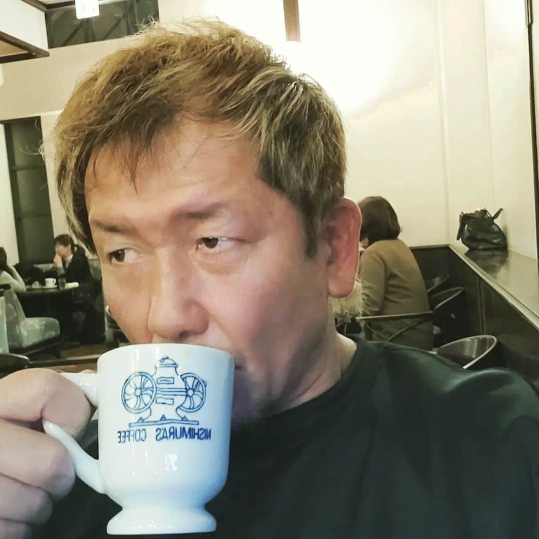 金本浩二のインスタグラム：「にしむら珈琲は、三宮や北野坂、、元町、ハーバーランドと多々あるけど、チーズスフレと出会った にしむら珈琲(御影店)中々好きやな～😌元町店にもチーズスフレを食べに良く行きます😋」