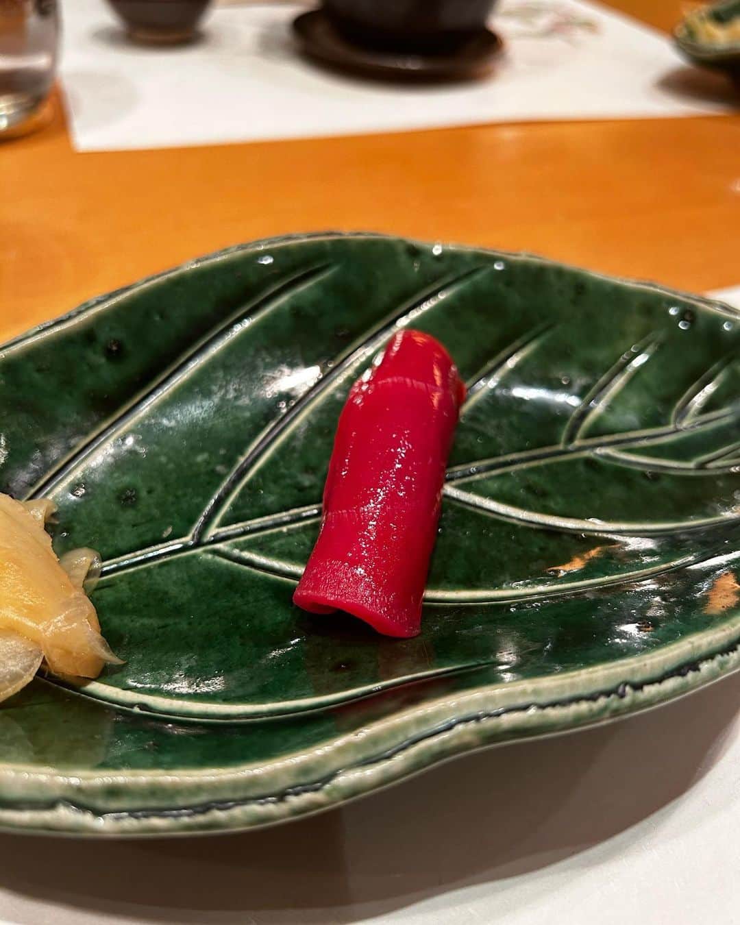 はり・きゅう・マッサージ治療院　feel　横浜本院のインスタグラム：「本日開業20周年を迎えました。  お仕事後に、食事会です。  #20周年 #お祝い #お寿司」