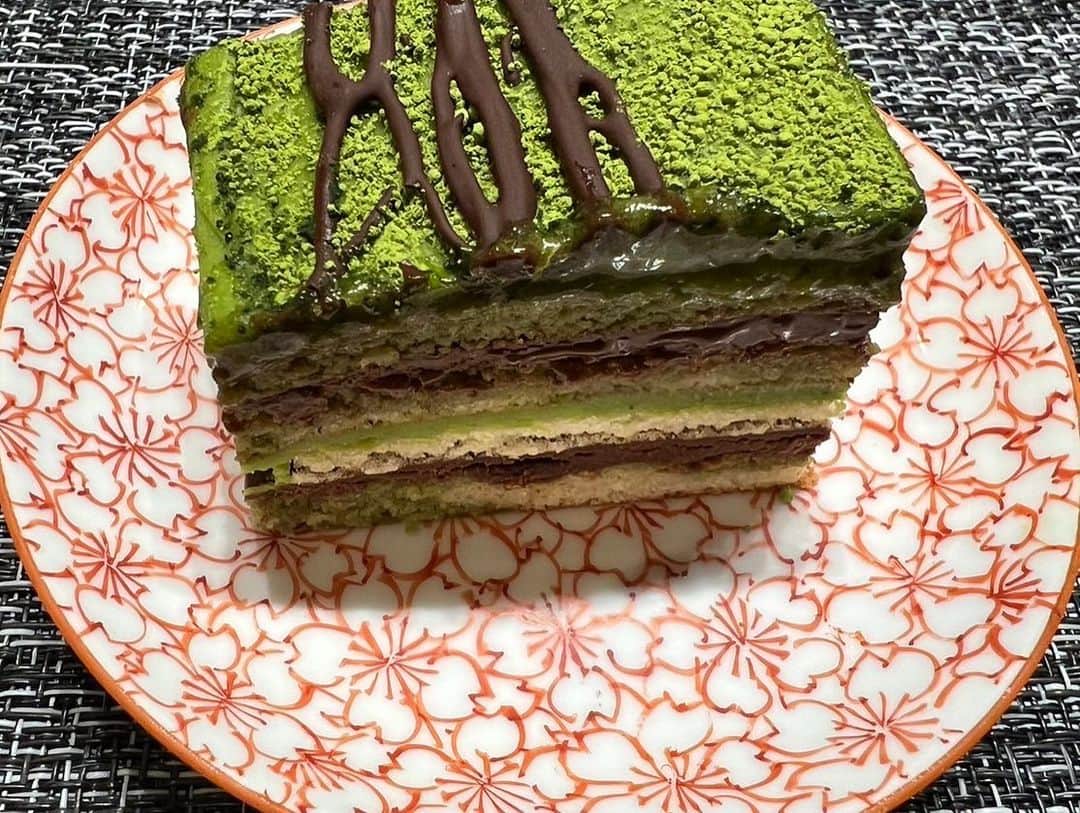 田村亮さんのインスタグラム写真 - (田村亮Instagram)「13年前、俺にケーキを食べさせて貰っていた次男が今はクリスマスケーキや俺の誕生日ケーキを作ってくれる様になりました。 味は旨いが重めで紅茶が合うよとの次男のアドバイス有。」1月8日 20時48分 - ryo_tamura7