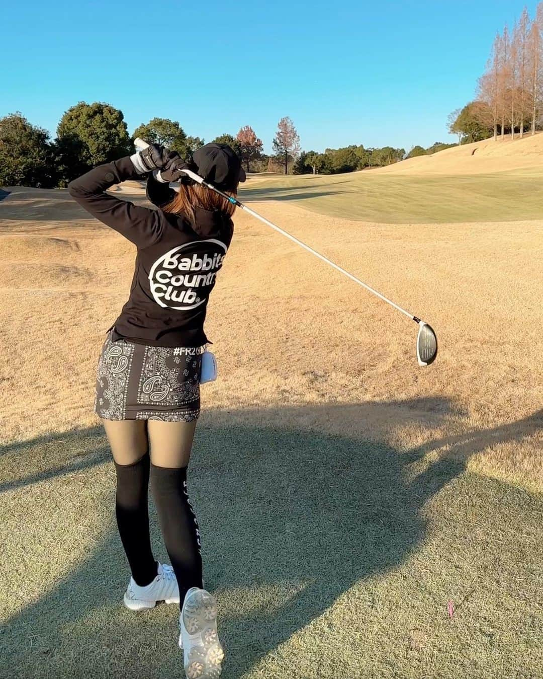 ひちゃんさんのインスタグラム写真 - (ひちゃんInstagram)「やっぱり天気が良い日のゴルフはさいこー⛳️✨でも前半はグリーンが凍ってるくらいカチカチで難しかった😣」1月9日 7時02分 - hichan_golf