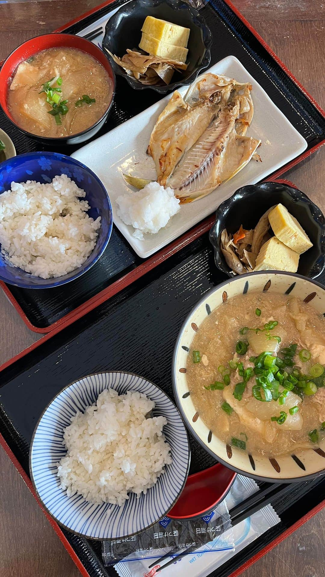 間瀬ゆきのインスタグラム：「フジヤマテキサス朝ご飯始めました🍚  ということで行ってきたー🫶 やっぱりここの豚汁最高🤤  そしてハワイでこんな日本の朝食食べれるって まじ最高🥹❤️  ありがとう、フジヤマテキサス🙏✨ @fujiyama_texas_hawaii   #hawaii #ハワイ #fujiyamatexas  #フジヤマテキサス  どうでもいいけど #ストレートアイロンやめました #くせ毛で生きていく🥹」