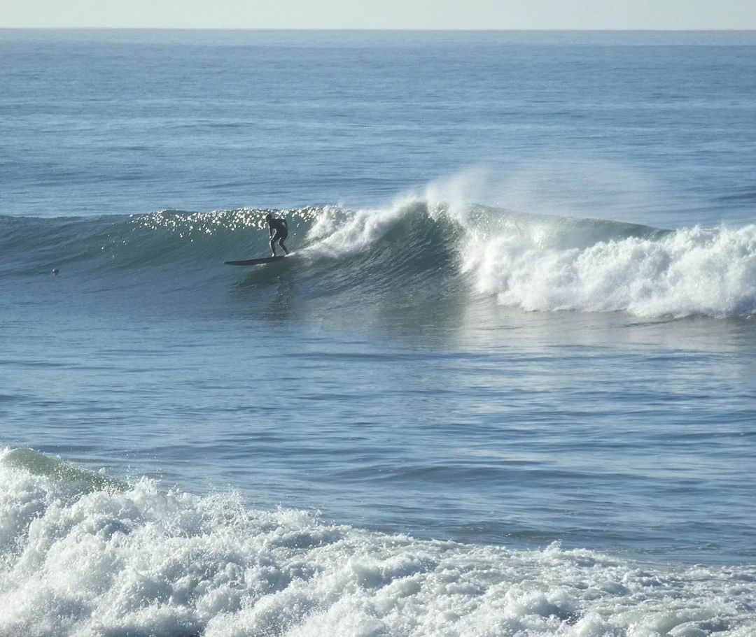 ティファニー・ヨハのインスタグラム：「Back to the office tomorrow…but today? Today we ride** 😂😅 (**faceplant, lose our board, swim in, dig board out of the rocks, get stranded on a kelp bed and wait for our buddy to come pick us up)」