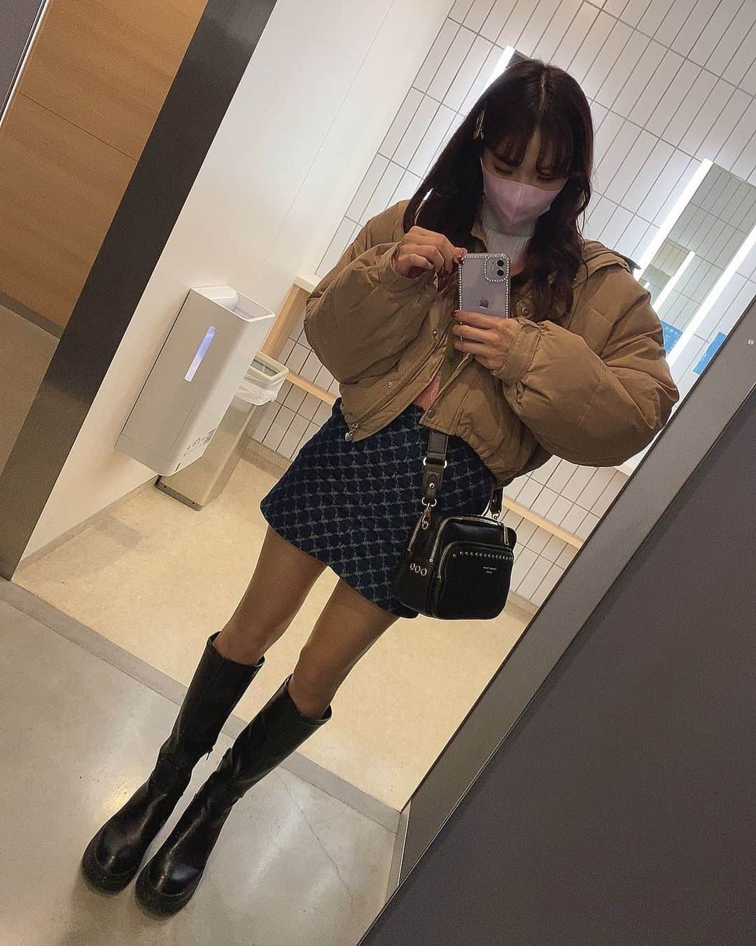 斉藤めぐさんのインスタグラム写真 - (斉藤めぐInstagram)「. . アイドル卒業したけど まだまだミニスカート履いてる🐾 . #grlブーツ #ミニスカート #あしすたぐらまー #あしすたぐらむ #足 #脚 #脚フェチさんへ #美脚 #ふともも #名古屋 #大須 #生脚 #グラビア #gravure #model #性感 #外拍 #性感內衣 #sexy #selfie #sexyhot #pinupgirl #bajutidurseksi #Comel #asiangirlrider #셀카 #셀피 #셀스타그램 #코디 #스타일링」1月8日 22時54分 - megusaitou