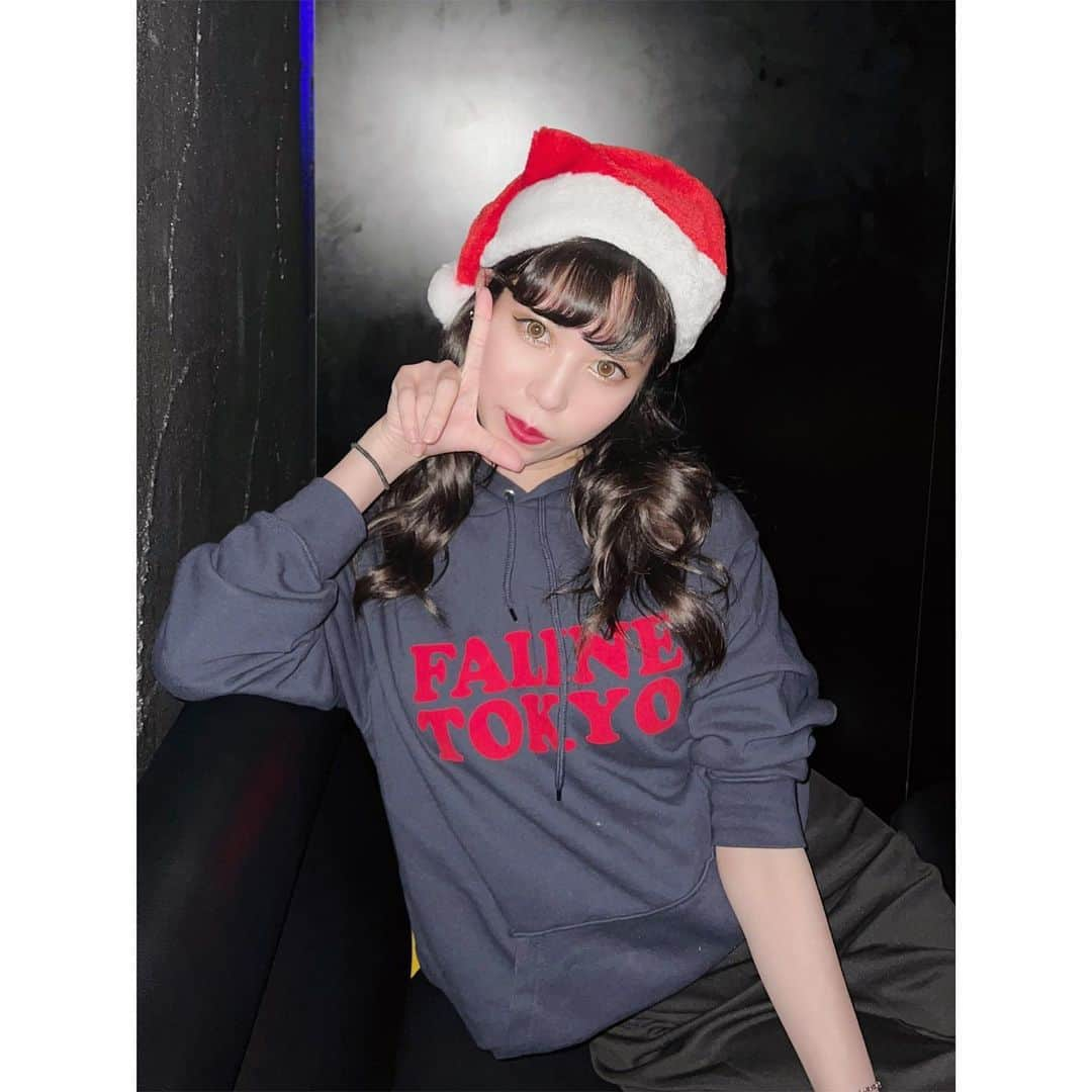 中川ジュリアのインスタグラム：「クリスマスパーティー2回もできた🎄　#今更」