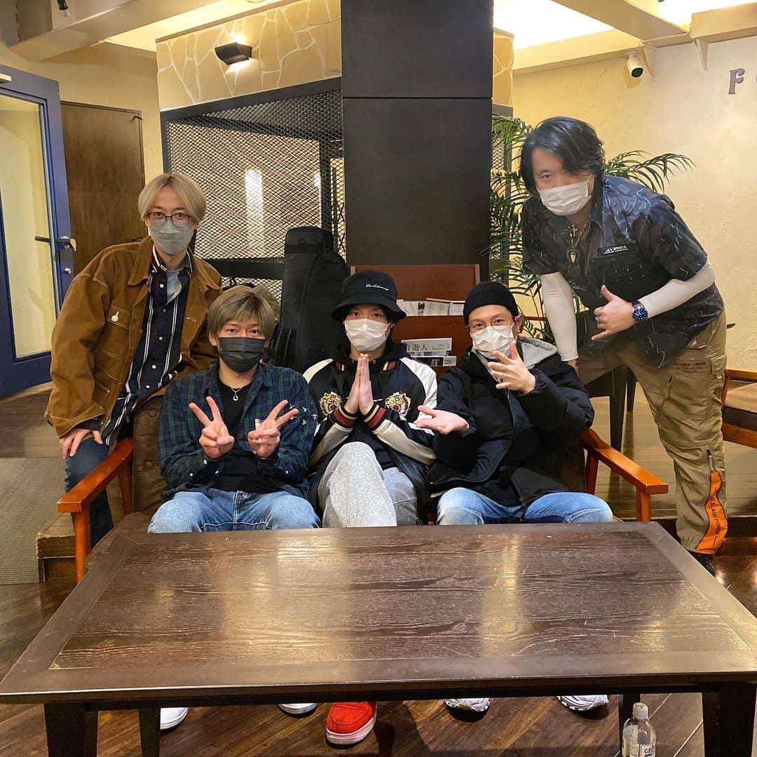 のインスタグラム：「ONE ELEMENTのリハーサルでした☺︎  ヒデちゃんが誕生日プレゼントくれました めっちゃ嬉しい☺︎」