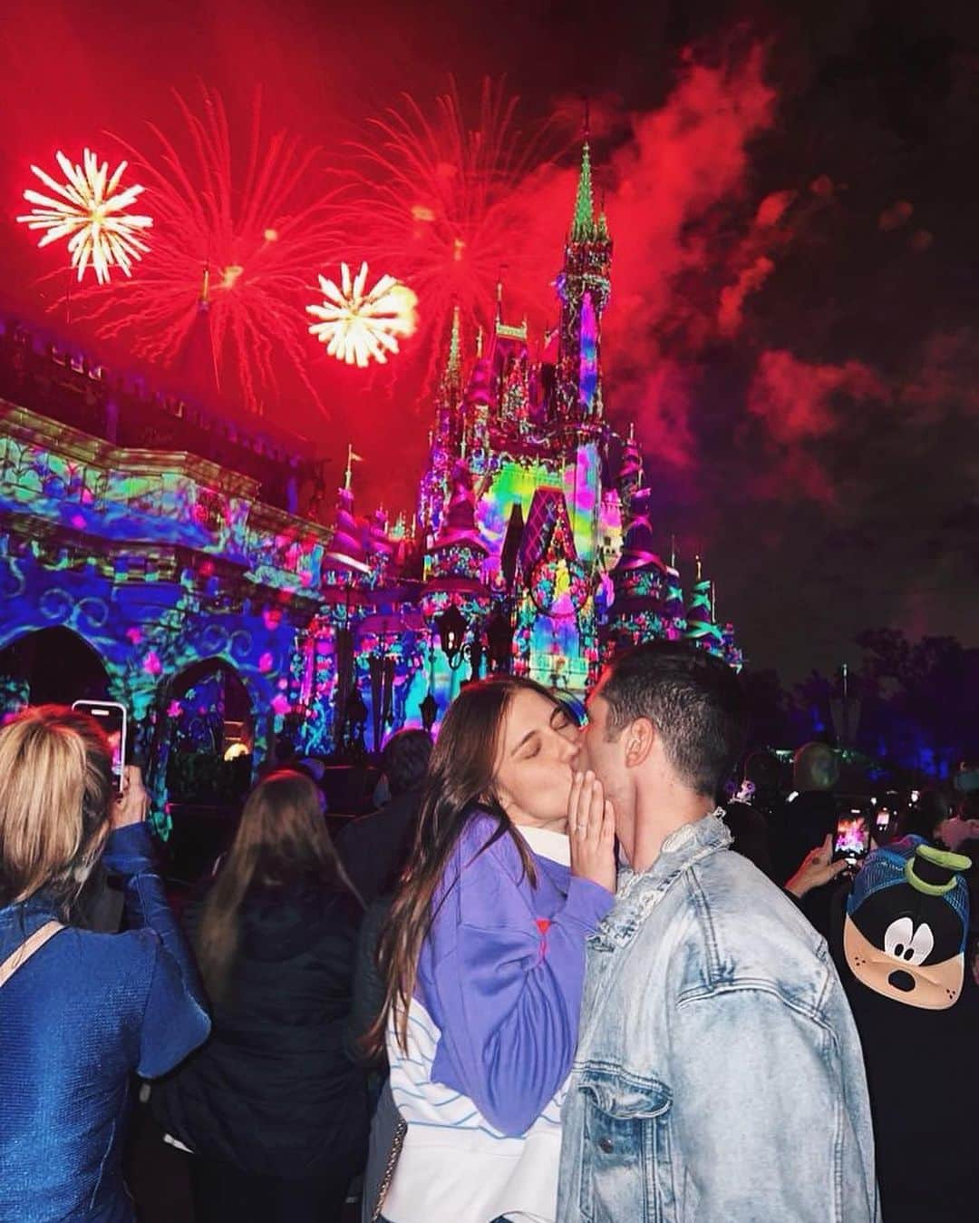 ショーン・オプリーのインスタグラム：「Happy anniversary @fernandaliz  You’re a firework 💥🎇🎆💥 tudo sobre você é amor」