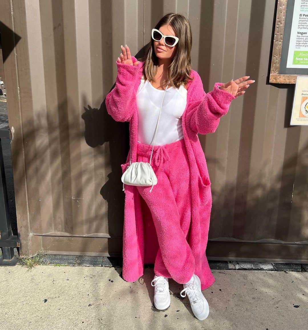 のインスタグラム：「Sunday brunch attire 💖  Fave 1-3?」