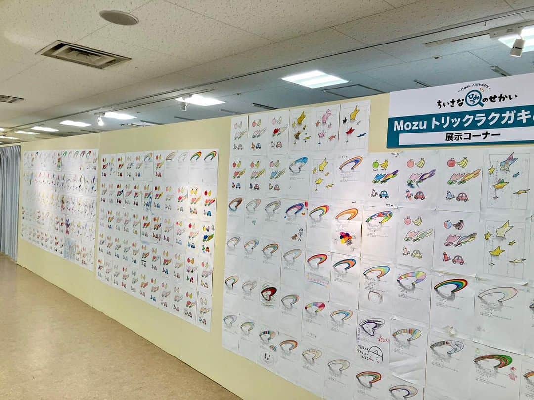 Mozuのインスタグラム：「本日を持ちましてMozu展熊本会場は終了となりました。 ご来場いただきありがとうございました！  トリックラクガキの塗り絵コーナーも盛況だったようで、個性豊かな作品がたくさん並んでいます！  この後は3月7日から広島三越にて開催予定です。(詳細は次の投稿にて)」