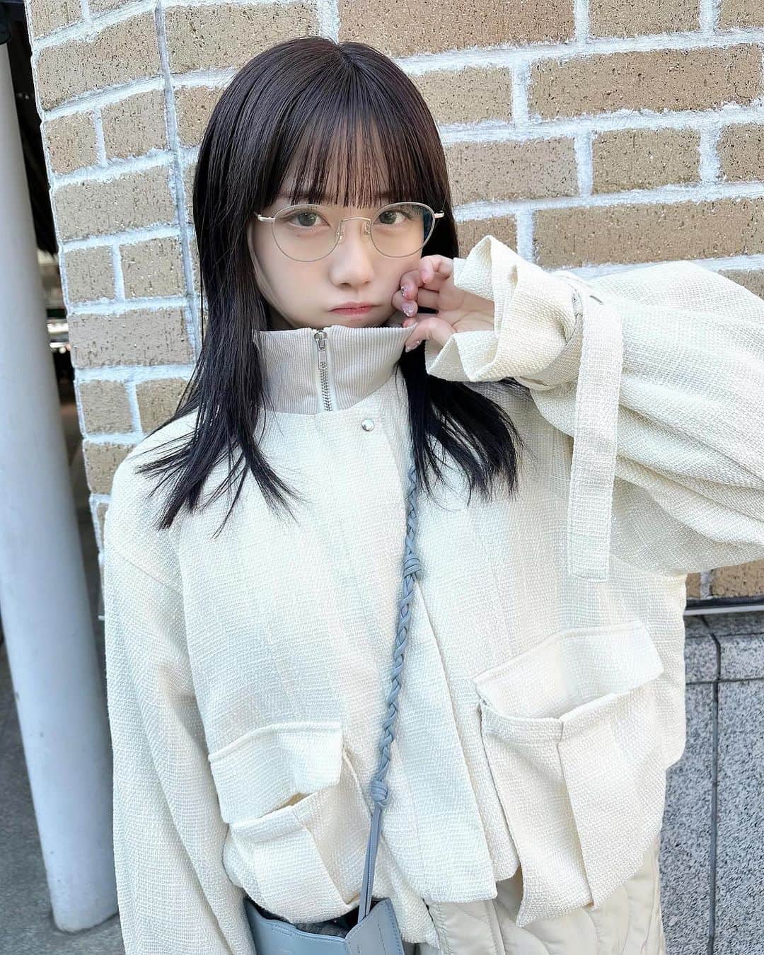 来栖りんのインスタグラム：「ワイドバングが最近の気分です！」