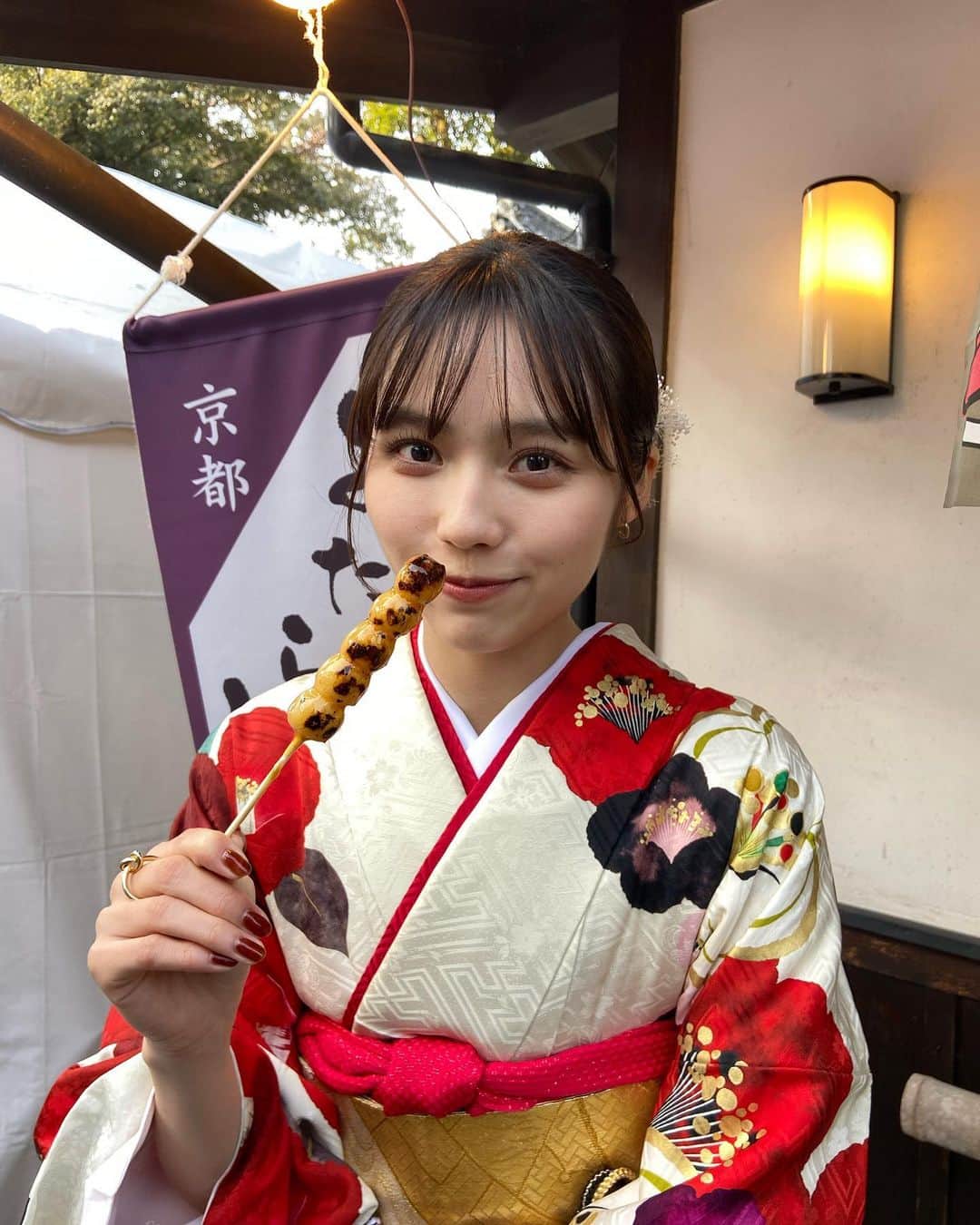 秋田汐梨さんのインスタグラム写真 - (秋田汐梨Instagram)「本日、地元 京都で成人の日を迎えました。 今まで育ててくれた両親、姉、私と関わってくれた全ての方へ感謝し、これからも頑張っていきます！ よろしくお願いします🍊」1月9日 16時56分 - shiori_akita319official