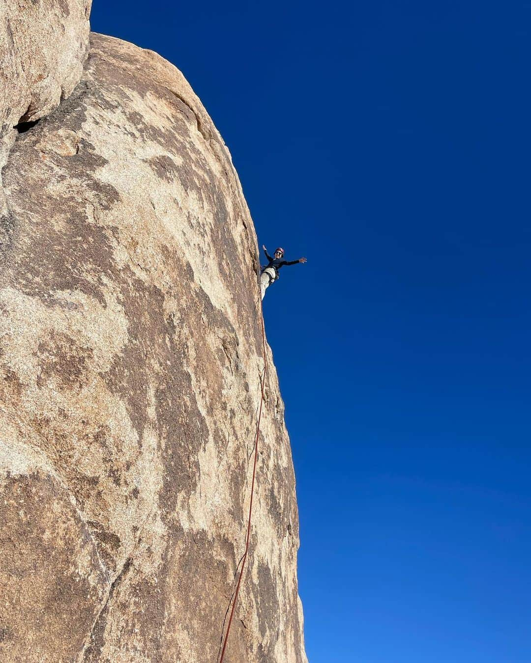 マリッサ・キャステリのインスタグラム：「First time climbing outside 🧗🏻‍♀️」