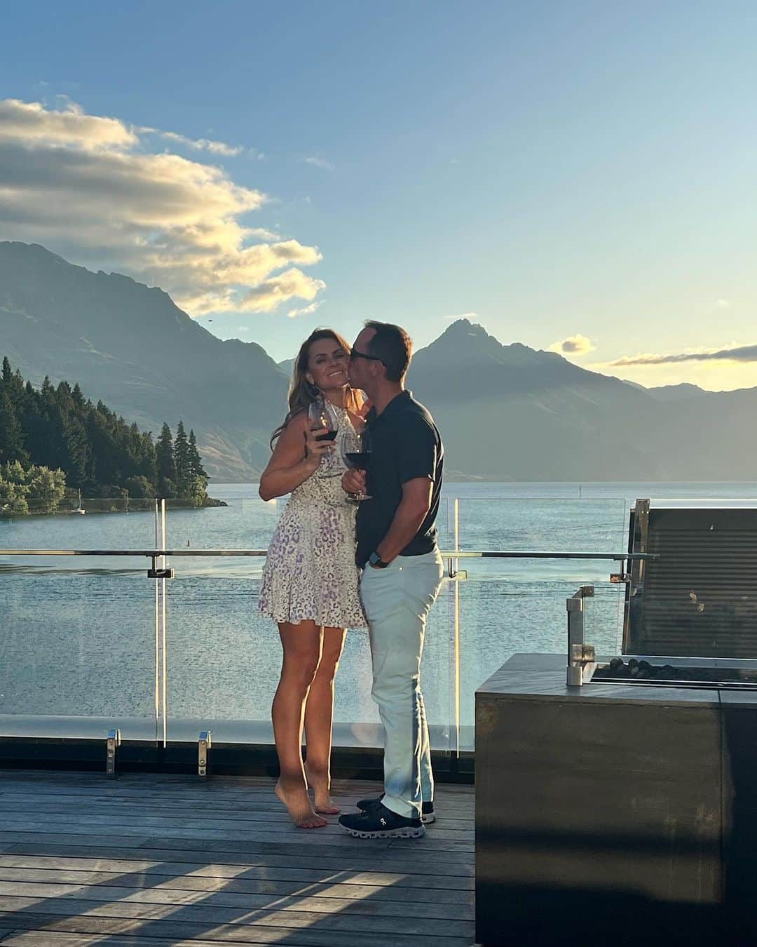 ミッチェル・マネーのインスタグラム：「Mike and I are getting married!💍❤️  After dating for almost 7 years- we both want to take that next step and tie the knot! Looking forward to being Mrs. Michelle Weir! I love you baby! You make my dreams come true! Me and you forever! @mweirsy ❤️」
