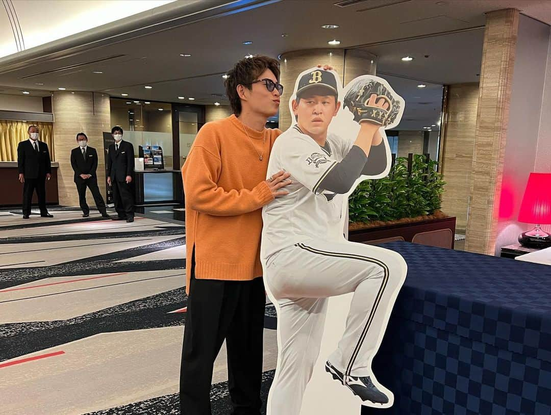 山岡泰輔さんのインスタグラム写真 - (山岡泰輔Instagram)「⁣ ⁣ ニューオオタニトークショー今年もありがとうございました😭😭⁣ 去年よりも沢山の方に来ていただいてとても嬉しかったです🙇‍♂️⁣ ⁣ また来年も出来る様に頑張ります⚾️⁣ ⁣ #オリックスバファローズ #ニューオオタニ大阪 #トークショー」1月9日 11時27分 - yamaokataisuke__official