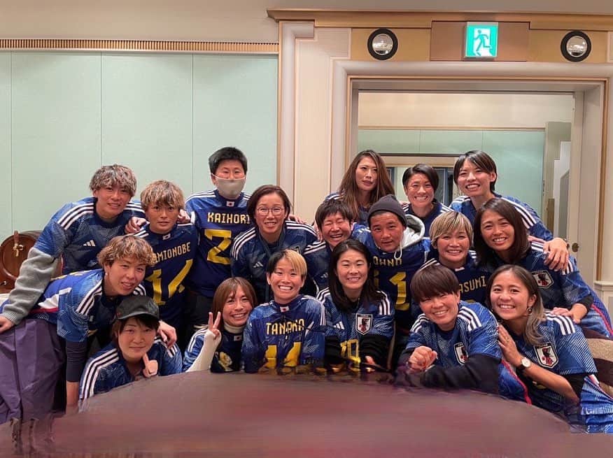 田中明日菜のインスタグラム：「. のりおチルドレンの集い2022🏆  偉大な先輩方、仲間たちに再会できて 最高に楽しい時間を過ごすことができました☺️  ご協賛いただいた企業の皆様 本当にありがとうございました😌  A9A様 @a9a_organic  インフィニティ様 ひかりのくに・岡本様 @hikarinokuni_henshubu  小田歯科・小田院長 自由が丘クリニックドクターズコスメティクス 高野社長 @jcdc.official   ※感染対策に考慮してます  #なでしこ JAPAN #FIFAWWC2011  幹事ありがとう🍪👵 @naho_kawasumi_9」