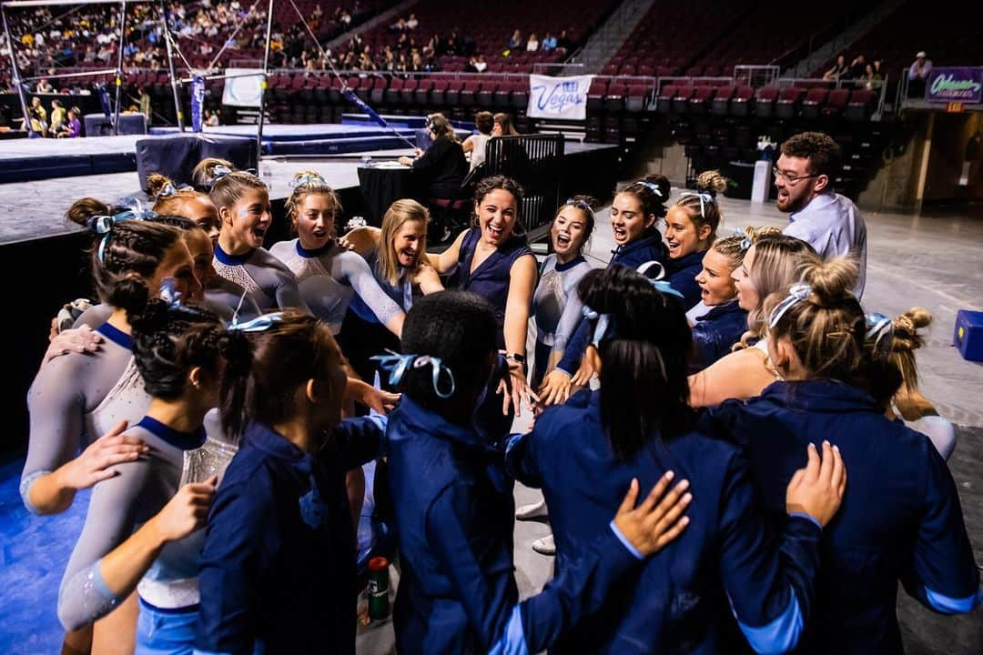 アメリア・ハンドレイのインスタグラム：「Ready to do it again. All heart for this team!  See you in Carmichael at 6pm tomorrow for our home opener and Cancer Awareness meet!   Always such a special night when we get to compete for something bigger. Link is in @uncgymnastics bio to donate to the Lineberger Cancer Center! Together we can make a change👊🏼   #StickItToCancer #GymHeels」