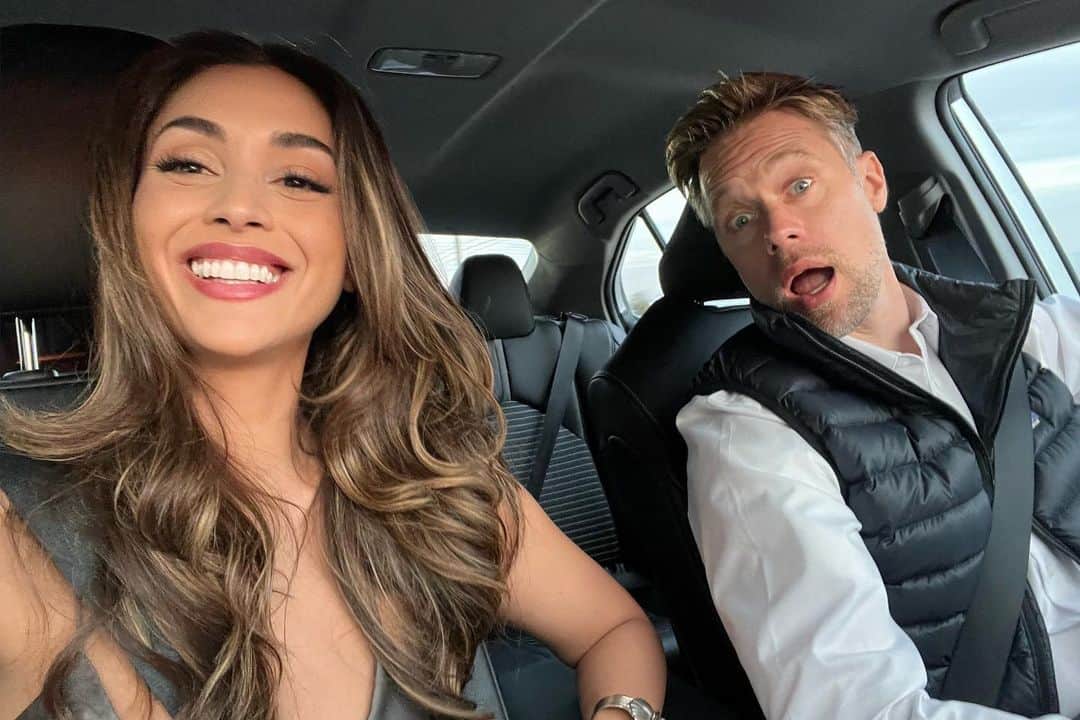 リンジー・モーガンのインスタグラム：「A match made in forgetting our phones in the car heaven.   The only evidence of last night✨🤍」