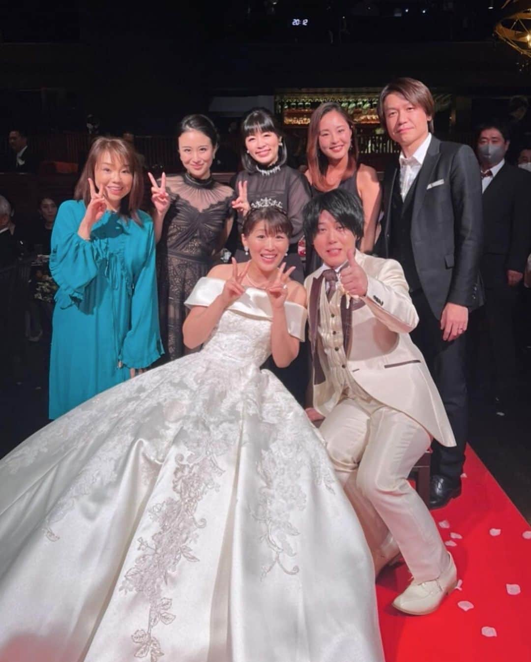 野崎鮎さんのインスタグラム写真 - (野崎鮎Instagram)「たむたむさん、沙羅の結婚式💒💍  お互いを想い合い、お互いの大事な人達を大切にしているのが伝わる最高に素敵で幸せな時間‪🫶🏻 笑って泣いて😂🤣 STARで一緒に過ごした沙羅😌 沙羅を自分らしくいさせてくれる たむたむさんと出逢って結ばれて♡ 沙羅の幸せな笑顔と 最高に綺麗な花嫁姿を見ることができて私も幸せ♡ 本当におめでとう♡ そして素敵な時間をありがとう♡  落ち着いたらごはんいこーーー🤗 いーっぱいお話したい💪  久しぶりに会ったのに お喋りが止まらない岡田聖子ちゃんと私🤣 仁さんとちかえ、めぐさん♡  とーっても久しぶりに会えたみなさん☺️  覚えててくれて嬉しかったです🥹 ありがとうございます🫶  みなさんの毎日が笑顔溢れる幸せな時間でありますよーに✨  愛と涙と笑顔と幸せで溢れてた‪🫶🏻 2人がみんなを愛して大切にするから みんなも2人を愛して大切にしてくれるんだと感じました♡ 家族、友達、会社、先輩、同期、後輩、仲間。 沙羅とたむたむさんと一緒にすごしてきたみんなも とってもHappyな時間だったと思います☺️  沙羅、たむたむさん❣️ 末永く、仲良くお幸せに♡  #コットンクラブ #cottonclub #wedding #party #happy #happytime #happyday #goodtimes #感謝 #ありがとう #thankyou #ものまね   #大切な人の結婚式に行っておいで😊と言ってくれて王子とまめちゃんとお留守番してくれたパパちゃんに感謝🙌✨🙌✨🙌感謝🙌✨🙌✨🙌ありがとう🥹‪🫶🏻」1月9日 13時15分 - ayu_nozaki