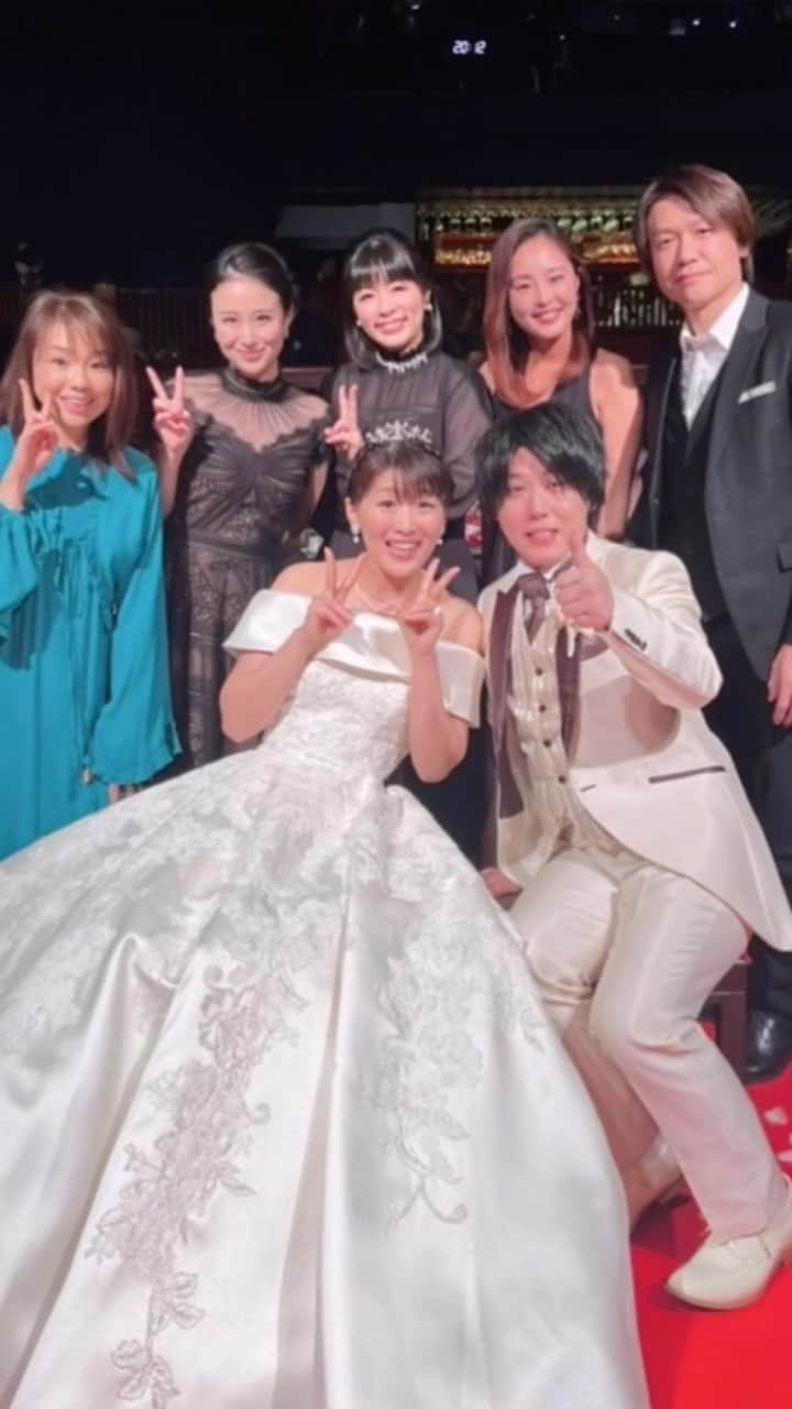 野崎鮎のインスタグラム：「末永くお幸せに♡  #happywedding  #wedding  #幸せで笑顔溢れる時間をありがとう #沙羅 #たむたむ」