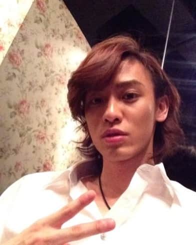 戸谷公人のインスタグラム：「若いな〜🤣 20歳くらいの時の写真ww  本日成人を迎えられた皆様おめでとうございます㊗️ #成人式」