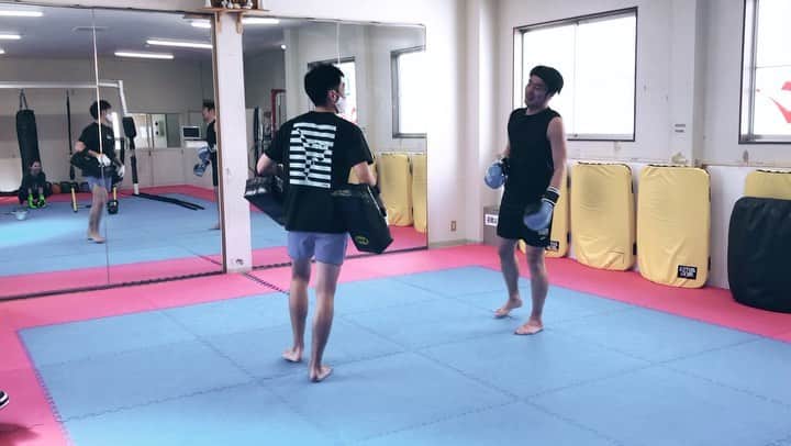 宇野剛史のインスタグラム：「. お正月も終わり本格的に2023年スタート🥊  今年は行けるとこまで行こうと思います🏄  #kickboxing  #personaltraining  #2023 #トレーニングつらい  #キックボクシング」