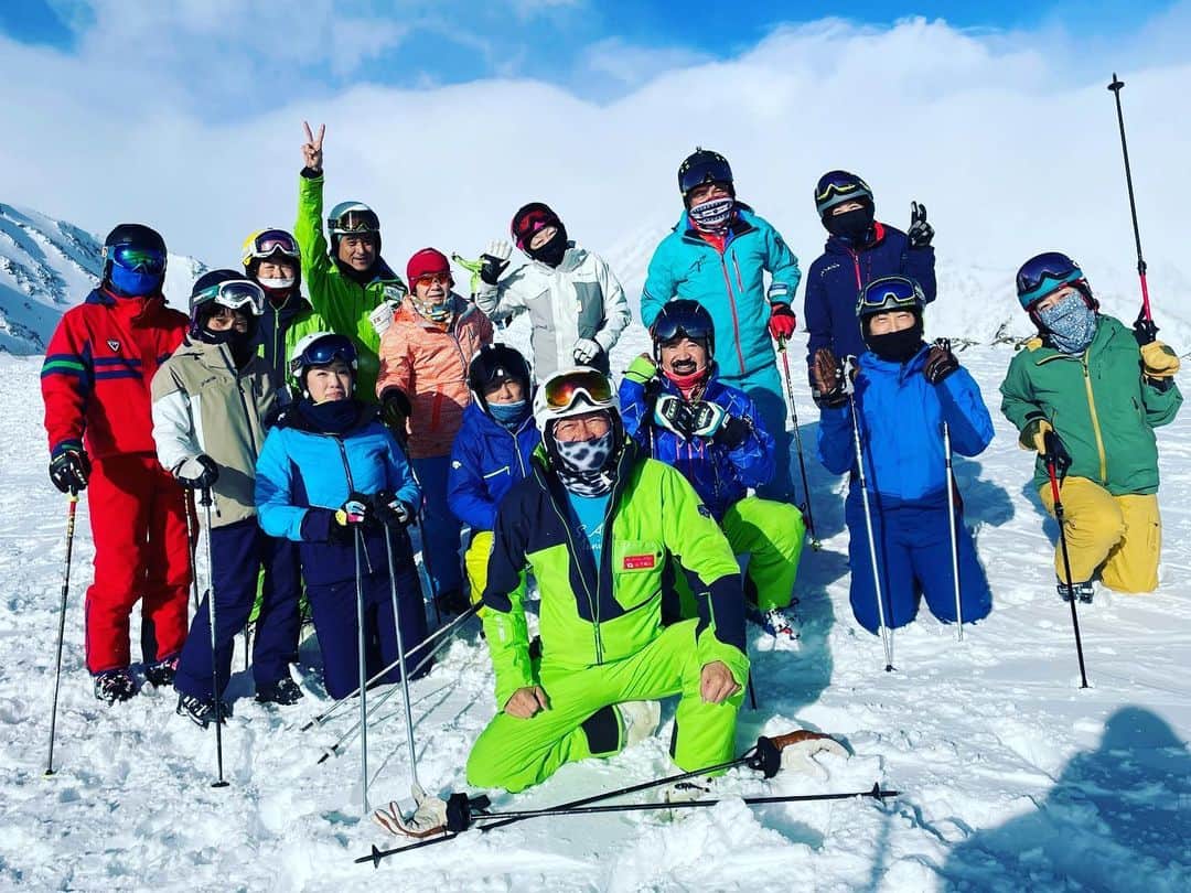 のインスタグラム：「3日間の八方尾根合宿 無事怪我なく終わりました☺️✌️  誘っていただいた増山社長が スキーの指導員で三日間付きっきりでチェックしていただいたおかげで フォームがすごく良くなりました☺️ 下半身も体幹も鍛えられて 足はガクガクですが すごく有意義な合宿になりました☺️ スキーもゴルフも共通する動きがたくさんあって 奥が深いなと改めて感じました☺️  #スキー #スキートレーニング #ウィンタースポーツ #プロゴルファー #長野 #白馬 #八方尾根」
