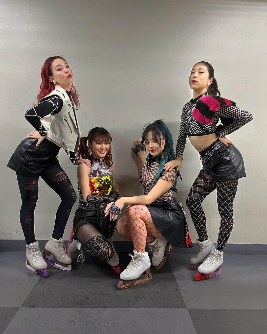 村上佳菜子のインスタグラム：「. ダンサーのみんなと大好きな BLACK PINK できて嬉しかったー！❤️ 毎回みんなで楽しかったー！って 終われるのが最高だった🫶🏻 . . . @yuraxmin  @okayukapee  @k.a.n.a.m.u.r.a  #BLAKPINK」