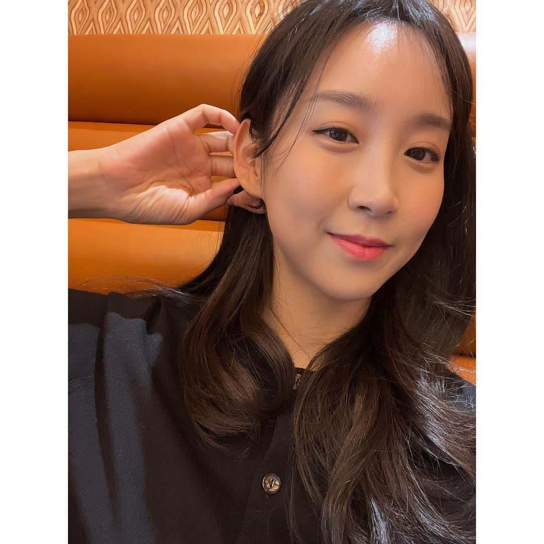 ジョン・ジェウンのインスタグラム：「. 점점 부끄러운 셀카🙈  #selfie」