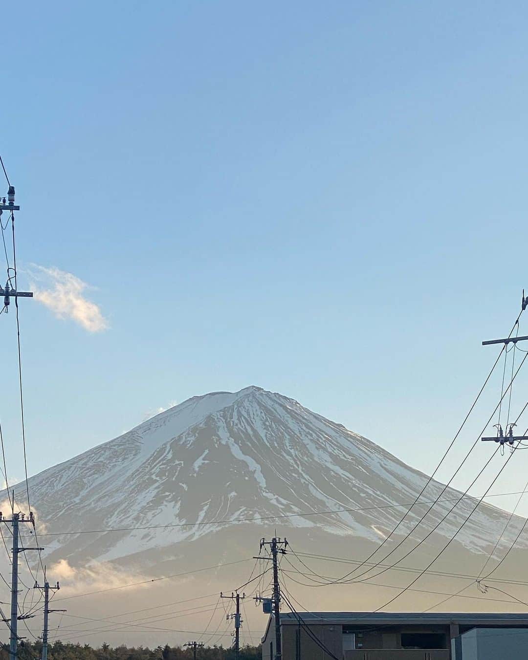堀夏喜さんのインスタグラム写真 - (堀夏喜Instagram)「年始から素敵な富士山🗻 良い一年になりそうです  休みは 毎日フード 毎日フリース 充電完了🔋」1月9日 15時29分 - natsukihori_official